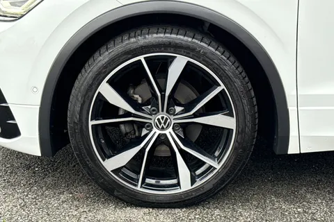 SH72PVO Volkswagen Tiguan 2.0 TDI R-Line DSG 4Motion Euro 6 (s/s) 5dr Thumbnail #14