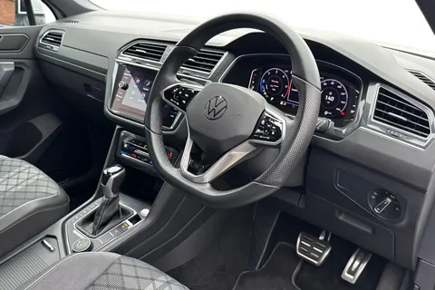 SH72PVO Volkswagen Tiguan 2.0 TDI R-Line DSG 4Motion Euro 6 (s/s) 5dr Thumbnail #15