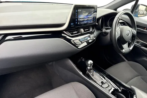 CX68ULO Toyota C-Hr 1.8 VVT-h Dynamic CVT Euro 6 (s/s) 5dr Thumbnail #16