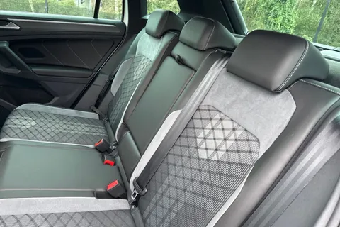 SH72PVO Volkswagen Tiguan 2.0 TDI R-Line DSG 4Motion Euro 6 (s/s) 5dr Thumbnail #20