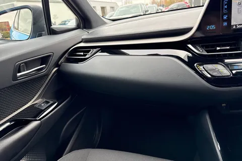 CX68ULO Toyota C-Hr 1.8 VVT-h Dynamic CVT Euro 6 (s/s) 5dr Thumbnail #21