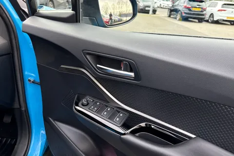 CX68ULO Toyota C-Hr 1.8 VVT-h Dynamic CVT Euro 6 (s/s) 5dr Thumbnail #22