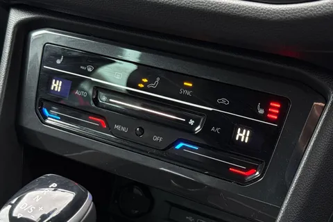 SH72PVO Volkswagen Tiguan 2.0 TDI R-Line DSG 4Motion Euro 6 (s/s) 5dr Thumbnail #23