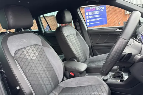 SH72PVO Volkswagen Tiguan 2.0 TDI R-Line DSG 4Motion Euro 6 (s/s) 5dr Thumbnail #25