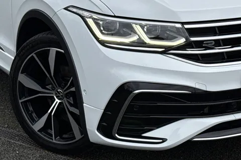 SH72PVO Volkswagen Tiguan 2.0 TDI R-Line DSG 4Motion Euro 6 (s/s) 5dr Thumbnail #26