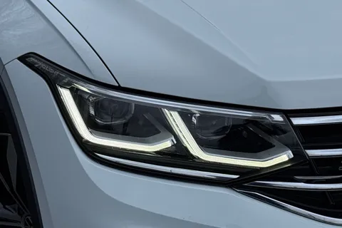 SH72PVO Volkswagen Tiguan 2.0 TDI R-Line DSG 4Motion Euro 6 (s/s) 5dr Thumbnail #28