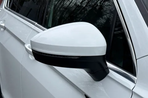 SH72PVO Volkswagen Tiguan 2.0 TDI R-Line DSG 4Motion Euro 6 (s/s) 5dr Thumbnail #29