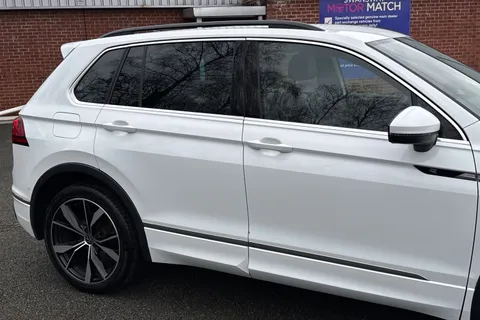 SH72PVO Volkswagen Tiguan 2.0 TDI R-Line DSG 4Motion Euro 6 (s/s) 5dr Thumbnail #31