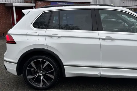 SH72PVO Volkswagen Tiguan 2.0 TDI R-Line DSG 4Motion Euro 6 (s/s) 5dr Thumbnail #32