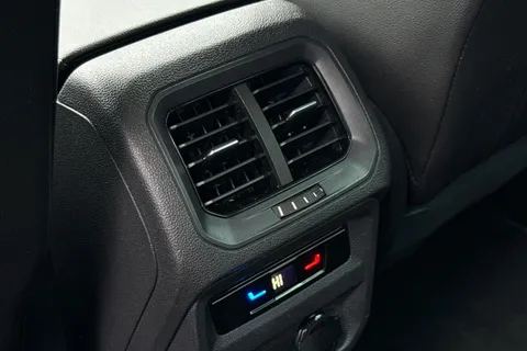 SH72PVO Volkswagen Tiguan 2.0 TDI R-Line DSG 4Motion Euro 6 (s/s) 5dr Thumbnail #34