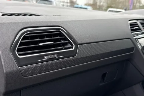 SH72PVO Volkswagen Tiguan 2.0 TDI R-Line DSG 4Motion Euro 6 (s/s) 5dr Thumbnail #36