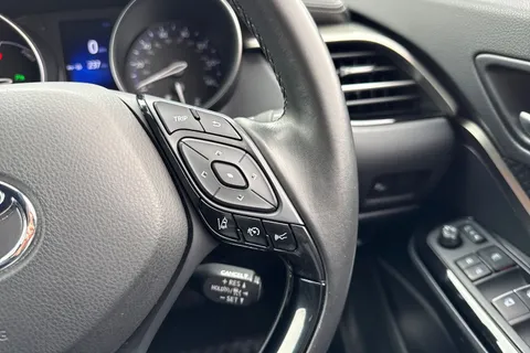 CX68ULO Toyota C-Hr 1.8 VVT-h Dynamic CVT Euro 6 (s/s) 5dr Thumbnail #41