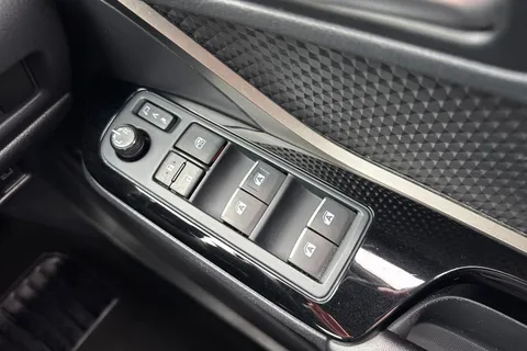 CX68ULO Toyota C-Hr 1.8 VVT-h Dynamic CVT Euro 6 (s/s) 5dr Thumbnail #46