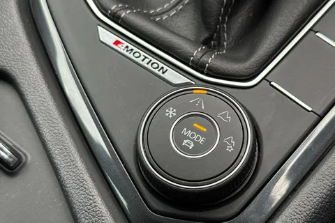 SH72PVO Volkswagen Tiguan 2.0 TDI R-Line DSG 4Motion Euro 6 (s/s) 5dr Thumbnail #47