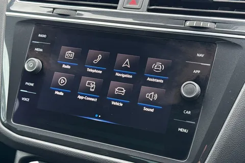 SH72PVO Volkswagen Tiguan 2.0 TDI R-Line DSG 4Motion Euro 6 (s/s) 5dr Thumbnail #49