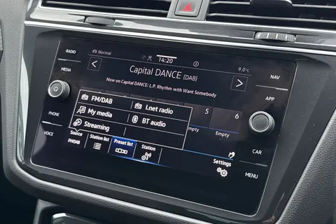 SH72PVO Volkswagen Tiguan 2.0 TDI R-Line DSG 4Motion Euro 6 (s/s) 5dr Thumbnail #50