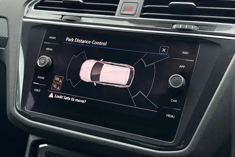 SH72PVO Volkswagen Tiguan 2.0 TDI R-Line DSG 4Motion Euro 6 (s/s) 5dr Thumbnail #52