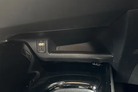 CX68ULO Toyota C-Hr 1.8 VVT-h Dynamic CVT Euro 6 (s/s) 5dr Thumbnail #58