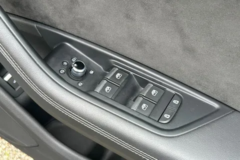 KV20WDM Audi S4 3.0 TDI V6 Black Edition Tiptronic quattro Euro 6 (s/s) 4dr Thumbnail #22