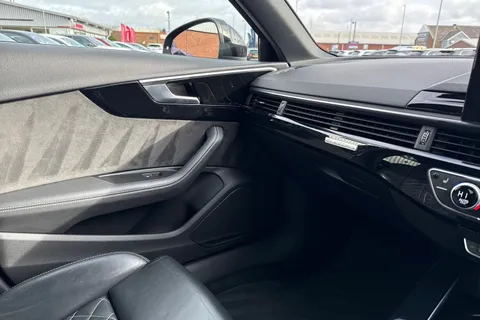 KV20WDM Audi S4 3.0 TDI V6 Black Edition Tiptronic quattro Euro 6 (s/s) 4dr Thumbnail #42