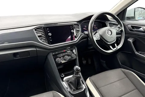 YE68KAM Volkswagen T-Roc 1.6 TDI SEL Euro 6 (s/s) 5dr Thumbnail #9