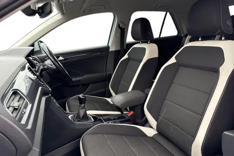 YE68KAM Volkswagen T-Roc 1.6 TDI SEL Euro 6 (s/s) 5dr Thumbnail #11