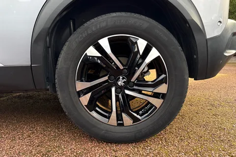 12 of 50 for PEUGEOT 2008 1.5 BlueHDi GT Euro 6 (s/s) 5dr