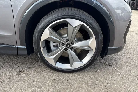  Audi Q4 e-tron 40 Black Edition Auto 5dr 82kWh Thumbnail #10
