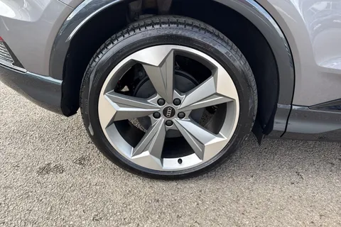  Audi Q4 e-tron 40 Black Edition Auto 5dr 82kWh Thumbnail #11