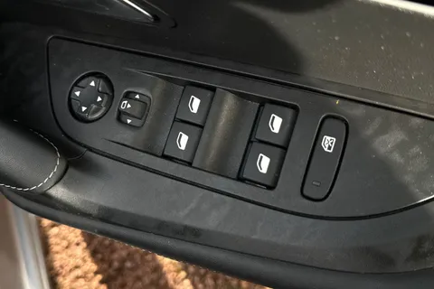 21 of 50 for PEUGEOT 2008 1.5 BlueHDi GT Euro 6 (s/s) 5dr