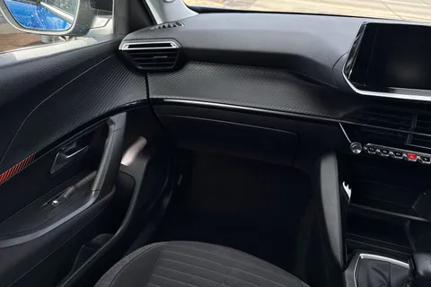 YF72FSZ PEUGEOT 2008 1.2 PureTech Active Premium + Euro 6 (s/s) 5dr Thumbnail #19