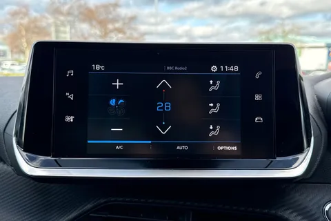 YF72FSZ PEUGEOT 2008 1.2 PureTech Active Premium + Euro 6 (s/s) 5dr Thumbnail #21