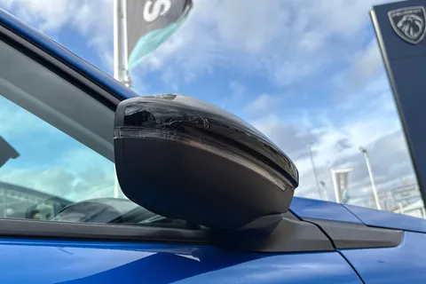 YF72FSZ PEUGEOT 2008 1.2 PureTech Active Premium + Euro 6 (s/s) 5dr Thumbnail #28