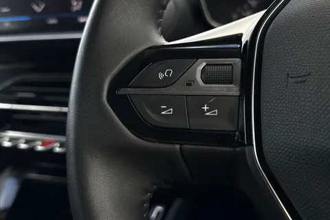 YF72FSZ PEUGEOT 2008 1.2 PureTech Active Premium + Euro 6 (s/s) 5dr Thumbnail #29