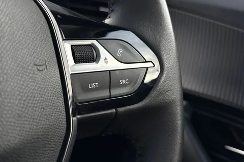 YF72FSZ PEUGEOT 2008 1.2 PureTech Active Premium + Euro 6 (s/s) 5dr Thumbnail #30