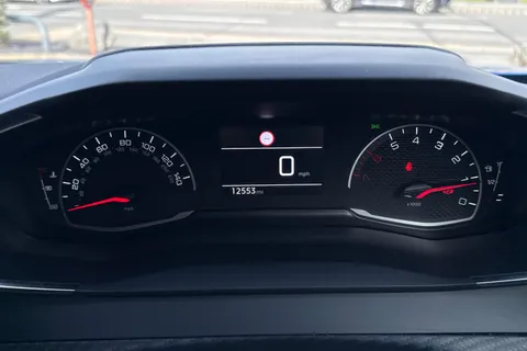 YF72FSZ PEUGEOT 2008 1.2 PureTech Active Premium + Euro 6 (s/s) 5dr Thumbnail #32