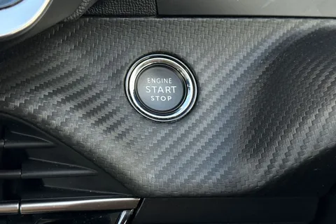 YF72FSZ PEUGEOT 2008 1.2 PureTech Active Premium + Euro 6 (s/s) 5dr Thumbnail #34