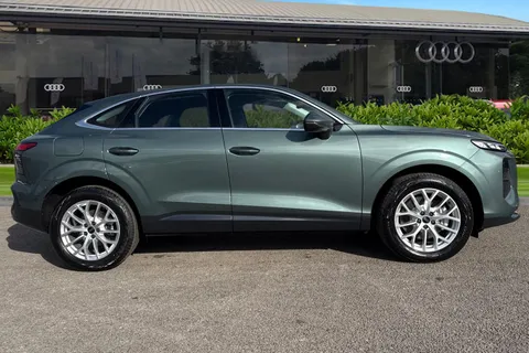  Audi Q3 2.0 TFSI Sport Sportback S Tronic quattro Euro 6 (s/s) 5dr Thumbnail #4