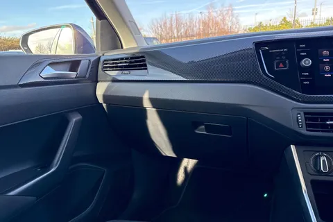 LM22JRU Volkswagen Polo 1.0 TSI Life Euro 6 (s/s) 5dr Thumbnail #21