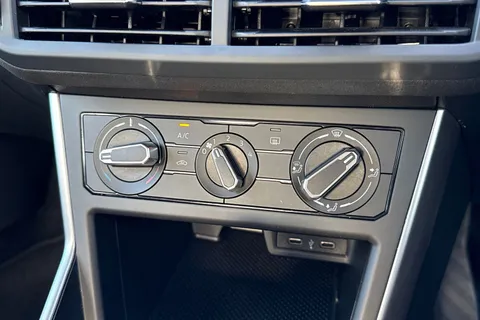 LM22JRU Volkswagen Polo 1.0 TSI Life Euro 6 (s/s) 5dr Thumbnail #23