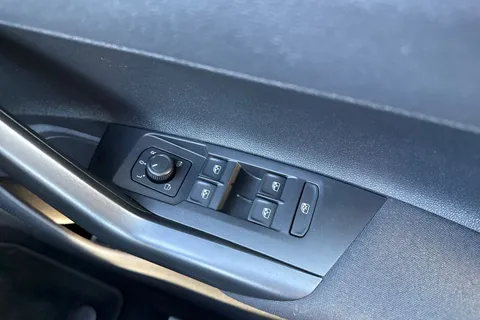 LM22JRU Volkswagen Polo 1.0 TSI Life Euro 6 (s/s) 5dr Thumbnail #60