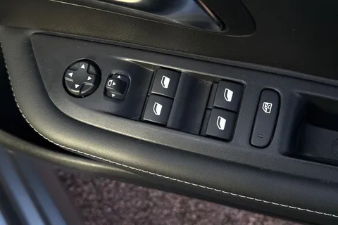 BL73VSF PEUGEOT e-208 50kWh E-Style Auto 5dr (7.4kW Charger) Thumbnail #17