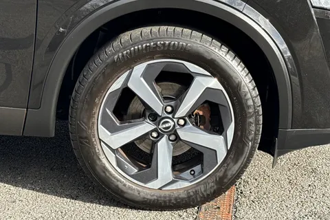 LT72BXS Nissan Qashqai 1.3 DIG-T MHEV N-Connecta XTRON Euro 6 (s/s) 5dr Thumbnail #10