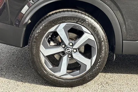 LT72BXS Nissan Qashqai 1.3 DIG-T MHEV N-Connecta XTRON Euro 6 (s/s) 5dr Thumbnail #11