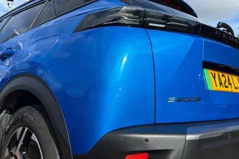 YA24LJE PEUGEOT e-2008 50kWh Allure Auto 5dr (7kW Charger) Thumbnail #7