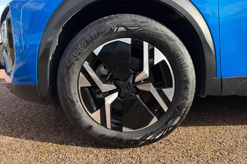 YA24LJE PEUGEOT e-2008 50kWh Allure Auto 5dr (7kW Charger) Thumbnail #11