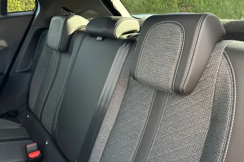 YA24LJE PEUGEOT e-2008 50kWh Allure Auto 5dr (7kW Charger) Thumbnail #18