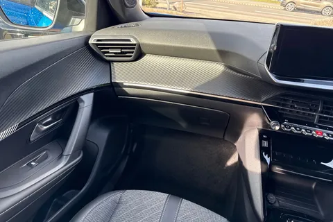 YA24LJE PEUGEOT e-2008 50kWh Allure Auto 5dr (7kW Charger) Thumbnail #19