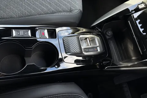 YA24LJE PEUGEOT e-2008 50kWh Allure Auto 5dr (7kW Charger) Thumbnail #22