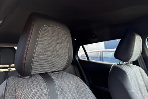 YA24LJE PEUGEOT e-2008 50kWh Allure Auto 5dr (7kW Charger) Thumbnail #23